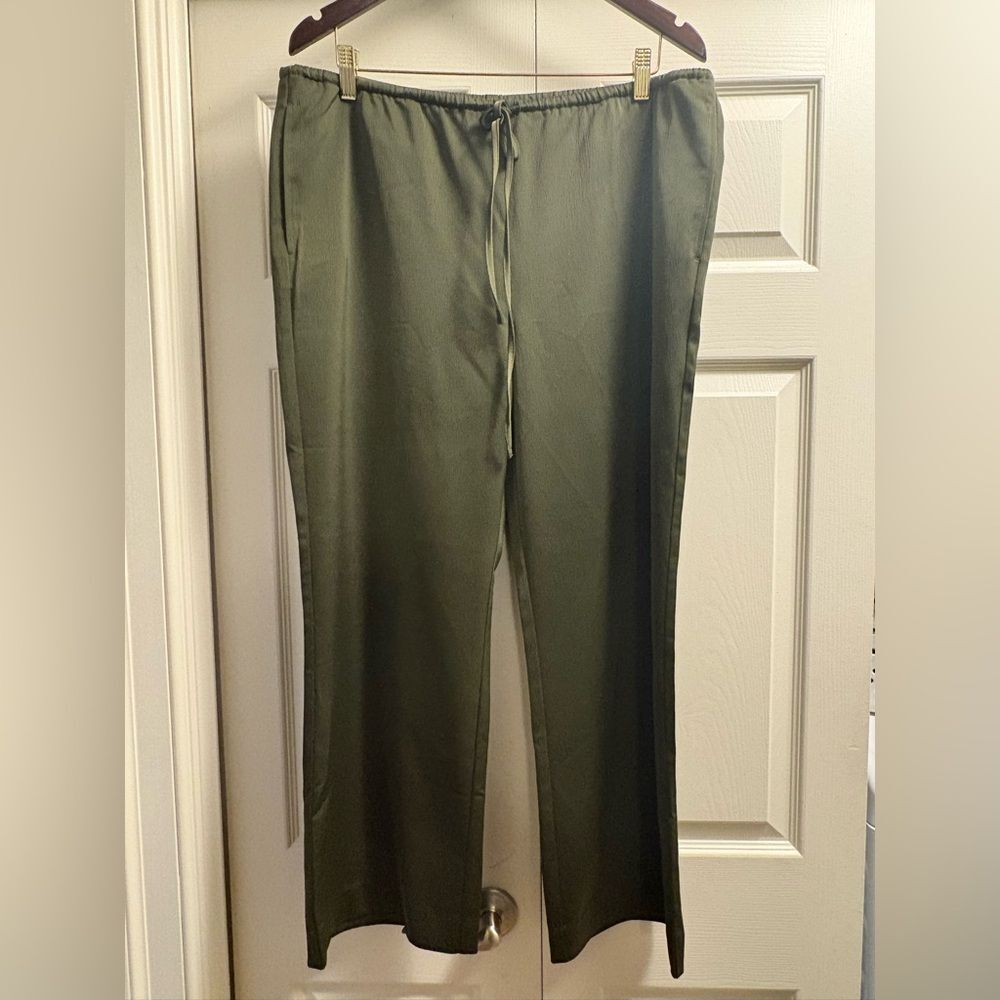 The J. Peterman Company Flowly Green 100% Cotton Pants.